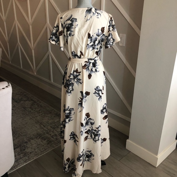 WEST KEI Floral Hi-Lo Dress in Ivory/Gray - Picture 4 of 4